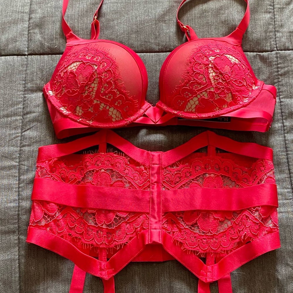 Matching Victorias Secret Very Sexy Push Up Bra and Garter Belt